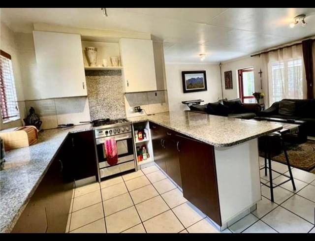 3 BEDROOM TOWNHOUSE FOR SALE IN NORTH RIDING